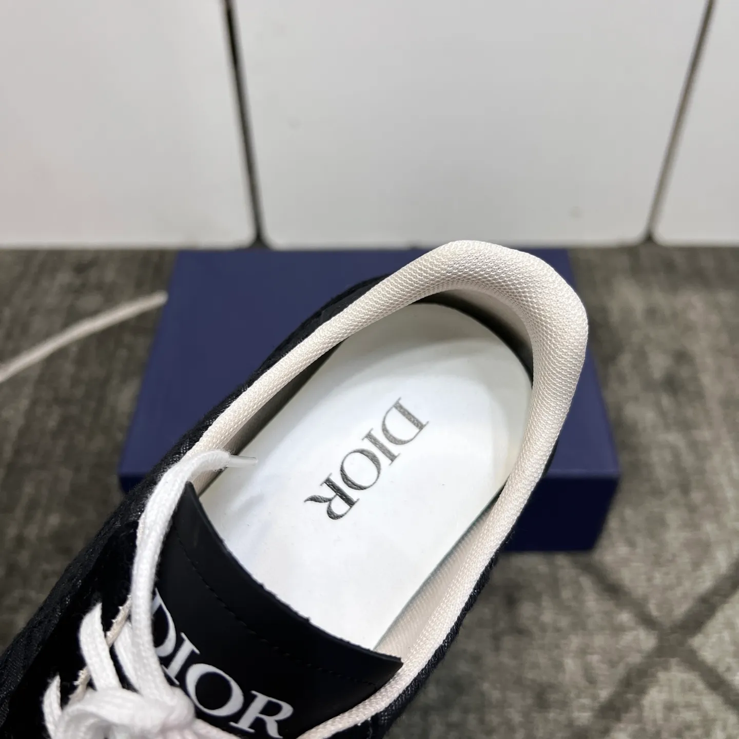 Factory price: 420💰【DIAo•Dior】Original quality.~ Unique modern style sneakers. 🏃A must-have casual shoe for trendy men😍😍 Original brand imported from Italy, imported original leather, sheep lining (refuses to discolor and grind feet) Sole: Original sole provided by the original factory, French lazy style design ⚠️Fit to the feet, original quality, super comfortable original sole. It’s like shooting the real thing 🎬The real thing is better, high-quality sneakers, size: 38-44, custom-made 45
